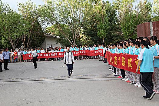 复读生按高考成绩收费
